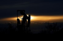 Abundante fornecimento mundial de petróleo atenua preocupações com riscos geopolíticos - AIE