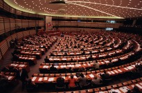 Mais de 70 ONG pedem à UE que suspenda estratégia para aumentar repatriamentos