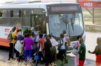 Tarifas de táxis e autocarros em Angola acompanham aumento dos preços do gasóleo