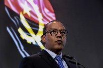 Lima Massano diz que subida do petróleo alivia pressão sobre as contas angolanas