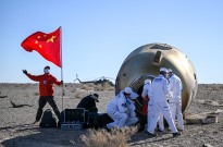 Astronautas chineses regressam à Terra após seis meses na estação espacial