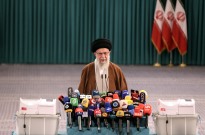 Líder supremo do Irão apela à calma após acidente com Presidente