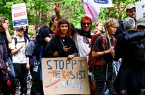 Centenas de ativistas ambientais desfilam na Alemanha contra fábrica da Tesla