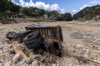 Inundações levam 18 pessoas e a principal ponte que liga Nepal à China