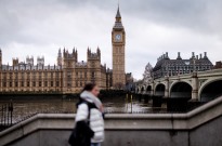 Governo britânico vai deportar estrangeiros com penas suspensas de 12 meses