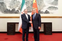 Pequim insta Teerão a iniciar negociações de paz