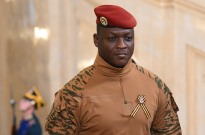 Líder da junta militar diz que povo do Burkina Faso deve "esquecer a democracia"
