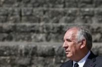 PS francês anuncia moção de censura ao Governo por reforma das pensões