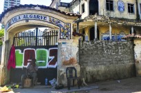 Nas ruínas do terror da PIDE em Maputo só o sapateiro Celestino dá vida à Vila Algarve após 50 anos