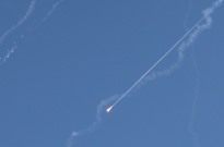 Forças israelitas confirmam impacto de mísseis iranianos no centro de Israel