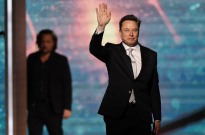 IA de Musk elimina mensagens impróprias após 
