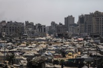 Israel mata 30 palestinianos em ataques no centro de Gaza
