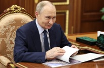Putin promulga lei que proíbe pessoas de aceder a "conteúdos extremistas"