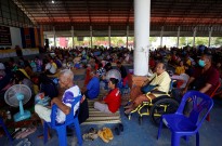 Milhares de pessoas deslocadas pelo conflito entre Tailândia e Camboja regressam a casa