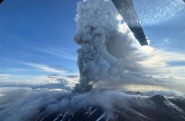 Vulcão na Rússia desperta após séculos de inatividade e forte sismo