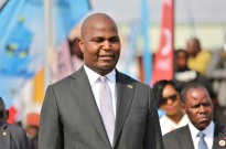 Presidente de Moçambique procura na Argélia parcerias para refinação de gás