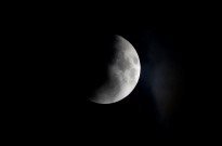 Tripulação da Artemis II verá um eclipse solar durante sobrevoo da face oculta da Lua