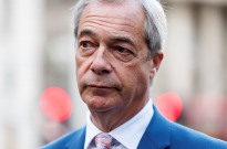 Farage responde a “ataques” do PM britânico que considera inapto a liderar Reino Unido