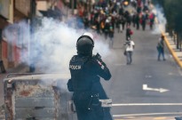 Centenas de pessoas marcham na capital contra Presidente do Equador