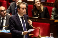 PM francês propõe aumento dos impostos para os mais ricos de 6,5 mil milhões de euros em 2026