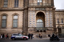 Ministério Público de Paris anuncia quatro novas detenções pelo roubo no Louvre