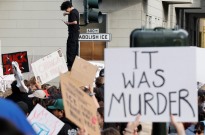 Médico legista de Minneapolis declara morte de Alex Pretti homicídio