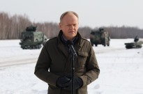 PM polaco pede aos seus cidadãos que abandonem Irão de imediato