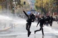 Chile blinda centro da capital por causa de protestos contra aumento histórico do combustível