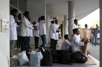 Médicos estagiários moçambicanos acampados e em greve por subsídio de 10 meses