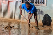 Calomanga tenta sobreviver à destruição e reerguer-se da lama