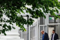 Trump suspende viagem de representantes dos EUA para retomar negociações com Irão