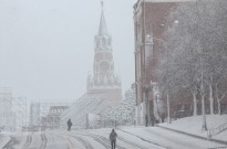 Tempestade em Moscovo obriga a cancelar voos, derruba árvores e corta energia