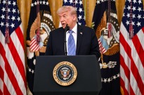 Trump ameaça intensificar bombardeamentos se Teerão não chegar a acordo