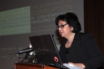 Magistrada jubilada Cândida Almeida diz em Maputo que corrupção mina desenvolvimento