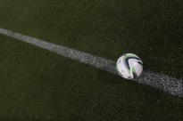 Treinador de futebol morre em França após queda de raio no campo