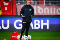 Marie-Louise Eta assume Union Berlim e é a primeira mulher a treinar no 