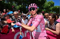 Giro: Tadej Pogacar feliz com arranque “quase perfeito” na estreia