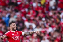 Defesa central e capitão Nicolás Otamendi renova com Benfica até 2026