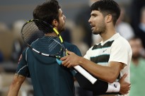 Alcaraz beneficia da desistência de Musetti e vai defender o título de Roland Garros