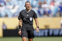LC: Esloveno Slavko Vincic arbitra receção do Benfica ao Fenerbahçe