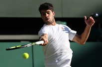 Alcaraz ‘passeia’ e Sabalenka sofre para chegarem às meias-finais de Wimbledon