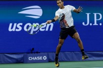 Zverev afastado por Aliassime, Swiatek a custo nos oitavos de final do US Open