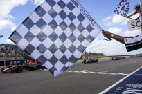 Max Verstappen vence corrida sprint nos Estados Unidos e os dois McLaren chocam