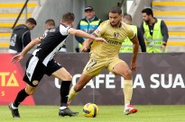 Golo de Joujou garante vitória do Famalicão na Madeira