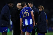 Luuk de Jong sofre lesão em ligamento cruzado do joelho esquerdo