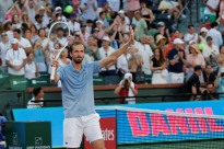 Medvedev impõe primeira derrota do ano a Alcaraz e está na final de Indian Wells