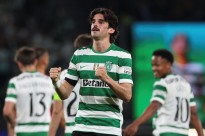 Sporting vence após reviravolta e fica provisoriamente a quatro pontos do líder na I Liga