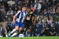Extremo polaco Oskar Pietuszewski renova com o FC Porto até 2031