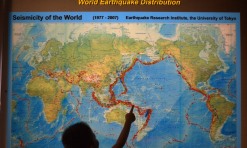 Pelo menos um morto na Indonésia após sismo de magnitude 7,4 e alerta de tsunami