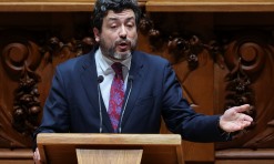 PS diz que decisão do TC repõe “bom senso” e pede humildade ao PSD e CDS